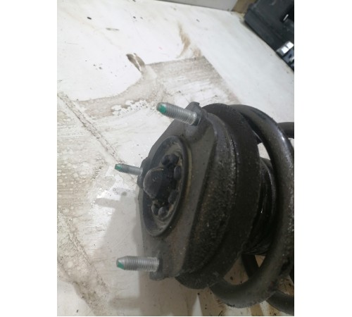 Амортизатор подвески передний правый в сборе