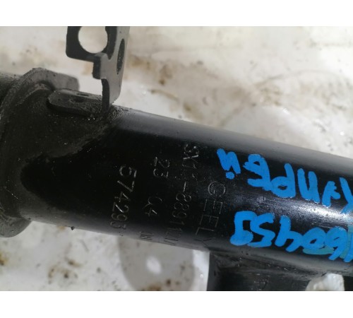 Амортизатор подвески передний правый в сборе