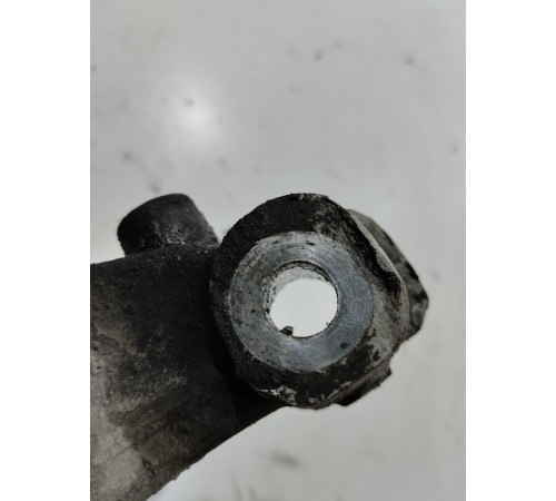 Кулак поворотный(передний правый)