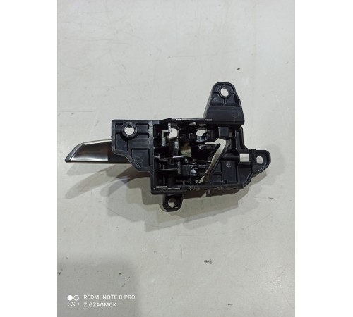 Ручка двери (задняя правая внутренняя)