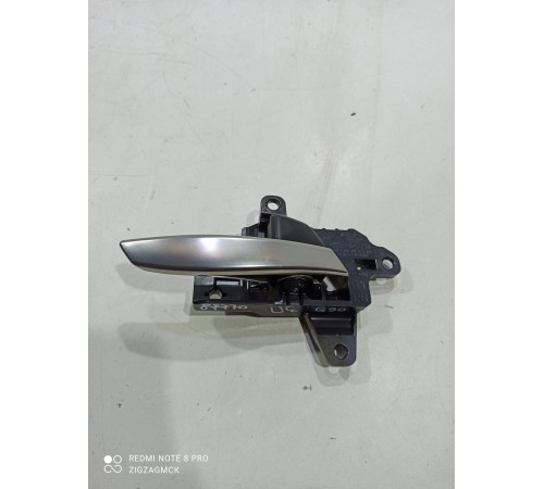 Ручка двери (задняя правая внутренняя)