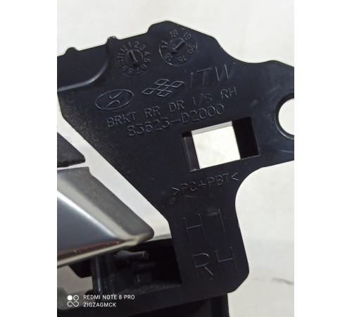 Ручка двери (задняя правая внутренняя)