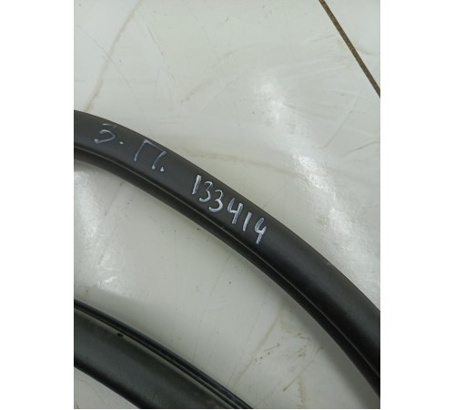 Уплотнитель двери задний правый