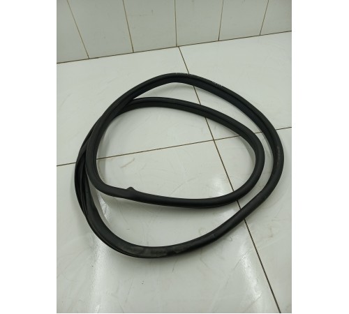 Уплотнитель двери задний правый