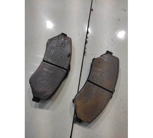 Тормозные колодки (передние правые)