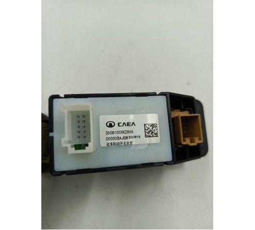 Кнопка фиксации стояночного тормоза