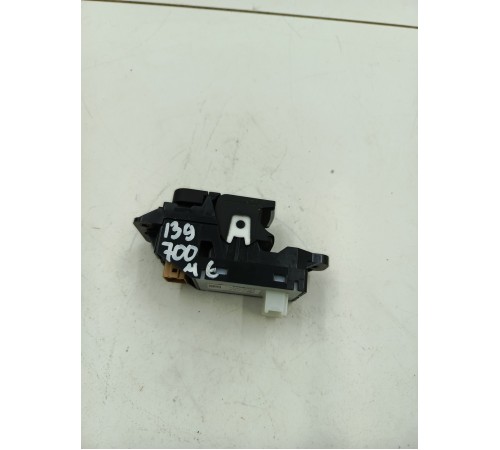 Кнопка фиксации стояночного тормоза