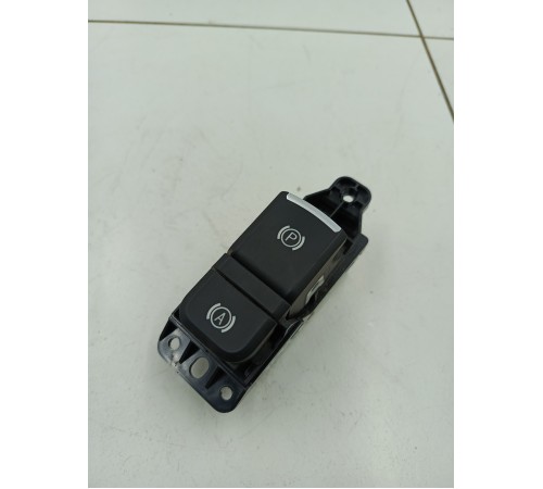 Кнопка фиксации стояночного тормоза