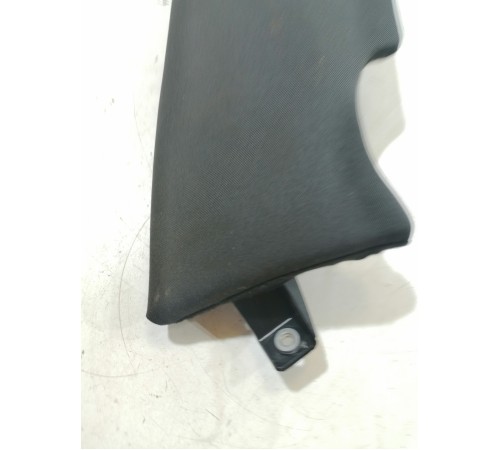 Боковая поддержка заднего сиденья правая