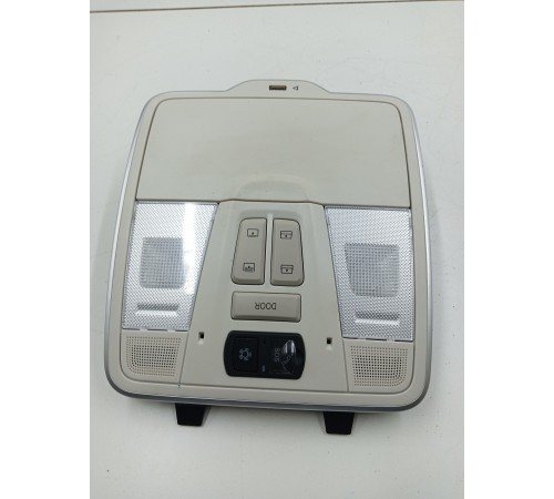 Плафон внутреннего освещения салона передний