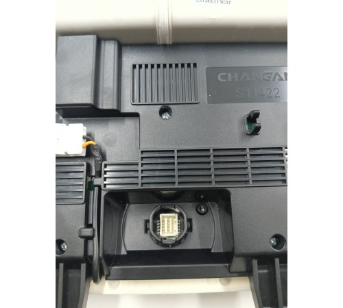 Плафон внутреннего освещения салона передний