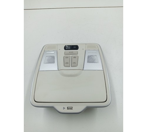 Плафон внутреннего освещения салона передний