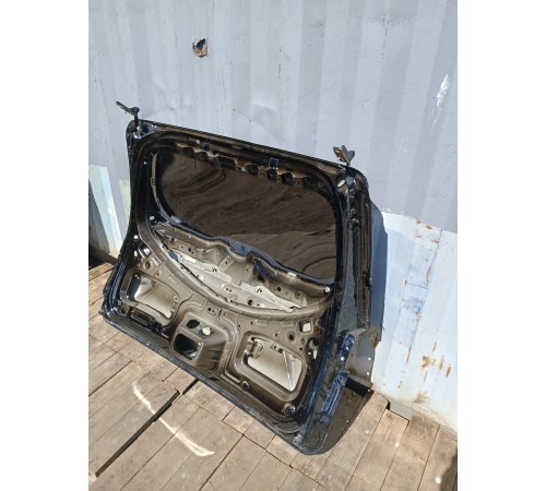 Дверь багажника со стеклом