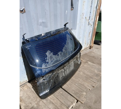 Дверь багажника со стеклом