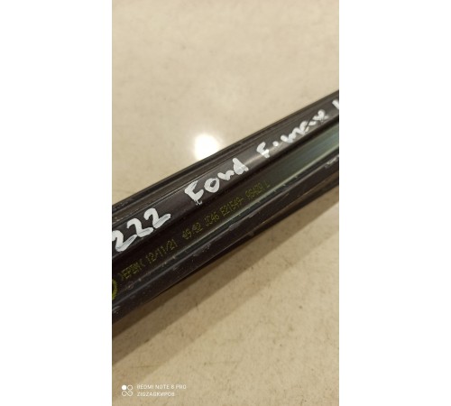 Уплотнитель стекла двери левый