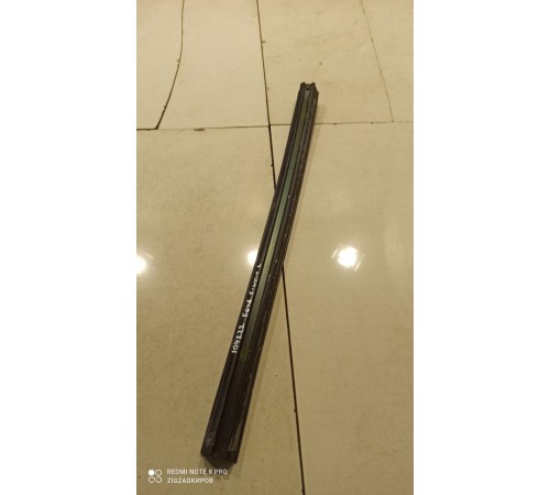 Уплотнитель стекла двери левый