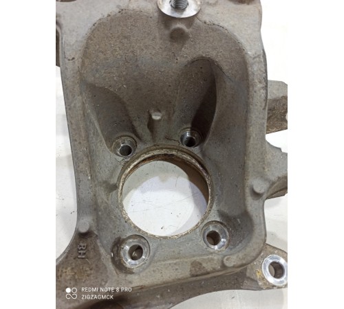 Кулак поворотный(задний правый)