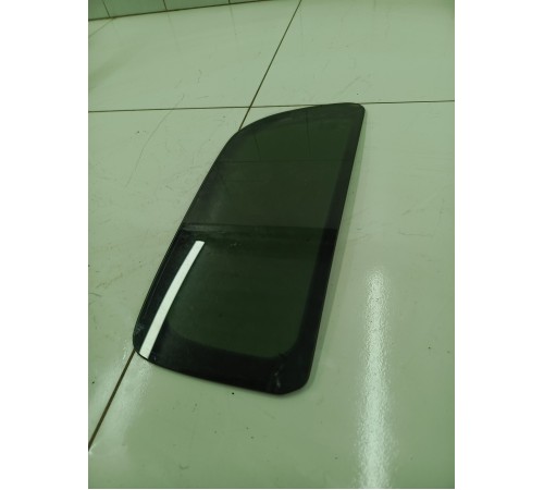 Форточка двери задняя левая