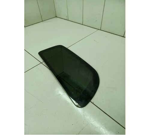 Форточка двери задняя левая