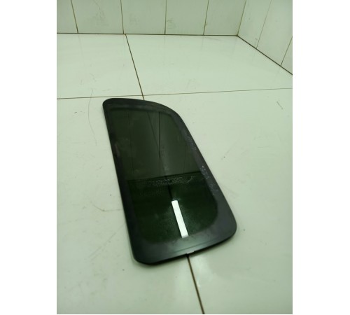 Форточка двери задняя левая