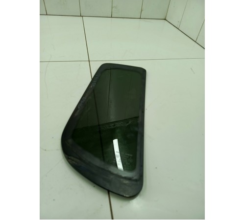 Форточка двери задняя левая