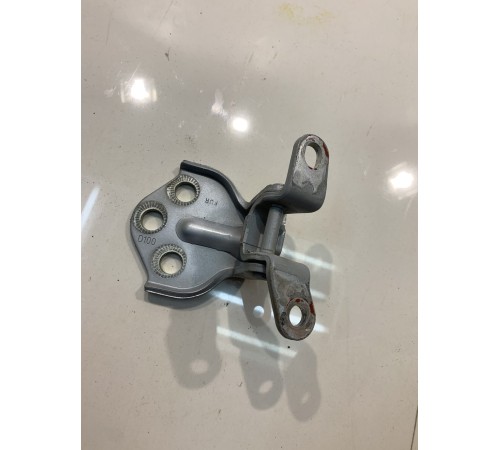 Петля двери (передняя, правая, верхняя)