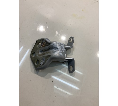 Петля двери (передняя, правая, верхняя)