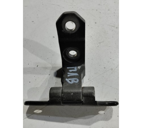 Петля двери(передняя левая верхняя)