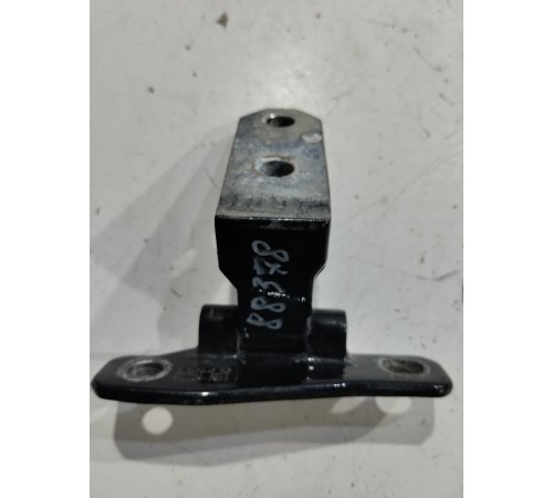 Петля двери(передняя левая верхняя)