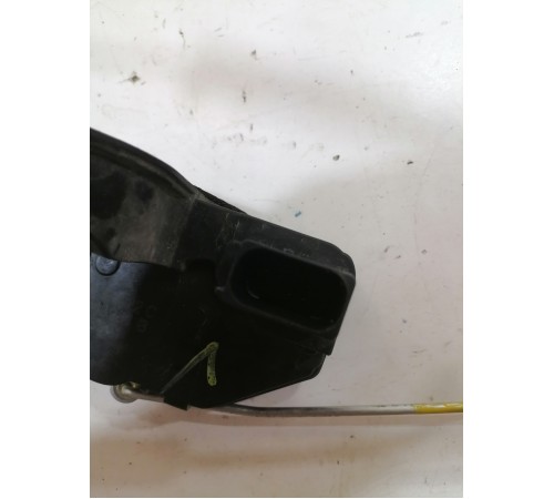 Замок двери передний левый