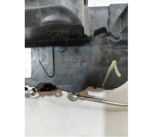 Замок двери передний левый