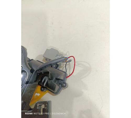 Замок двери крышки багажника