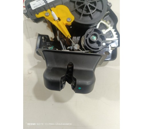 Замок двери крышки багажника