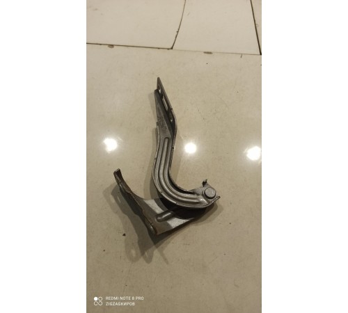 Петля капота правая