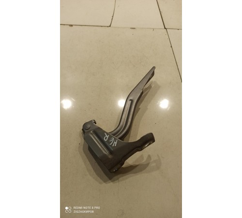 Петля капота правая