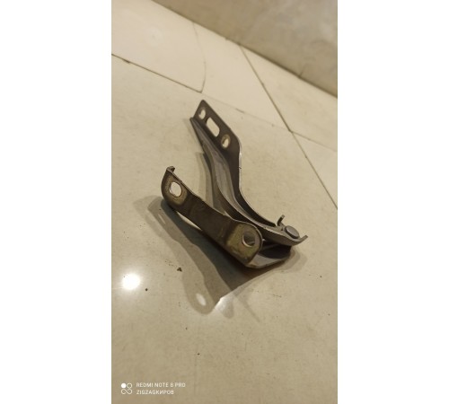 Петля капота правая