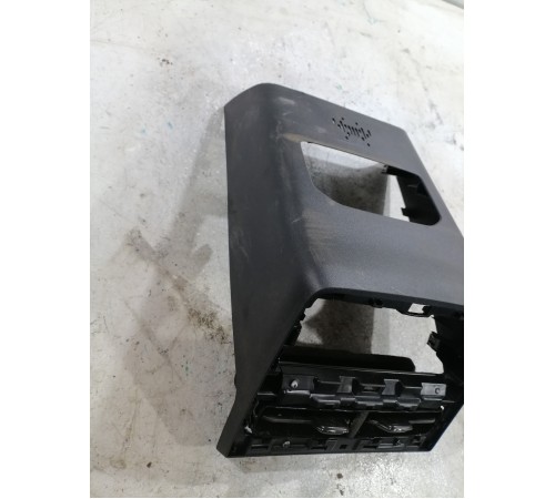 Накладка центральной консоли задняя