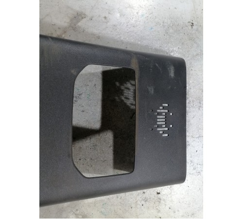 Накладка центральной консоли задняя