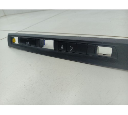 Кнопка блокировки дверей