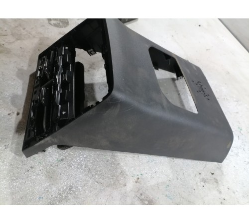 Накладка центральной консоли задняя