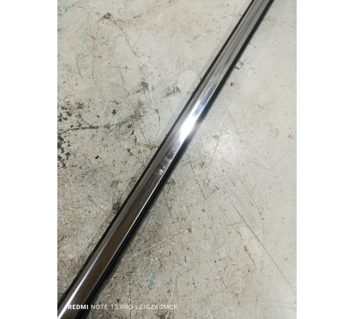 Уплотнитель стекла задний правый хром