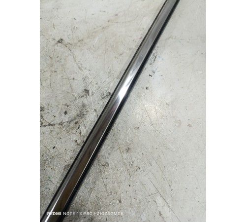 Уплотнитель стекла задний правый хром