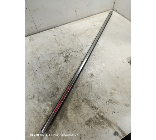 Уплотнитель стекла задний правый хром