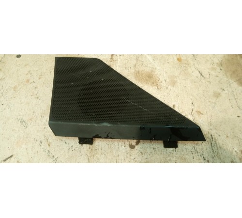 Правая накладка колонки в торпеду