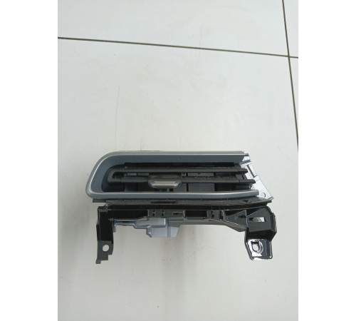 Дефлектор воздушный левый