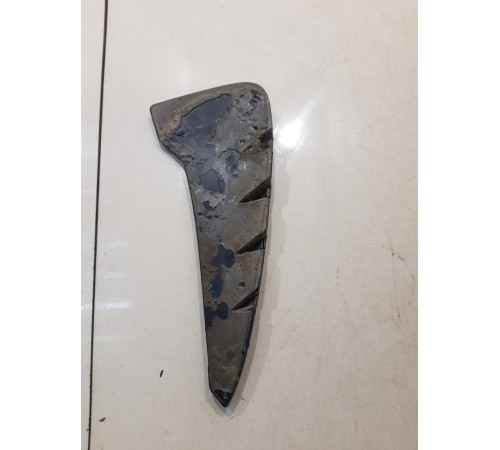 Накладка крыла (передняя, левая)