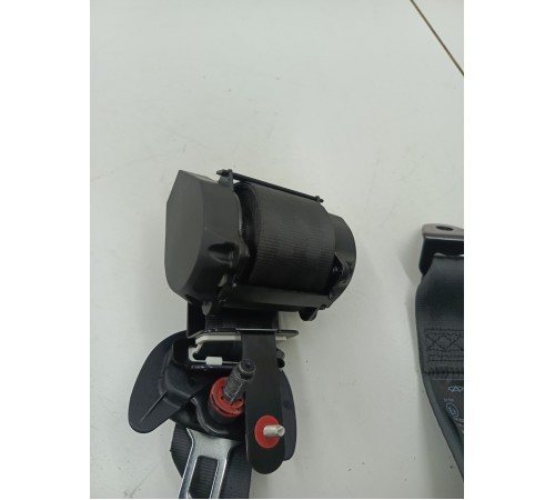 Ремень безопасности третьего ряда левый