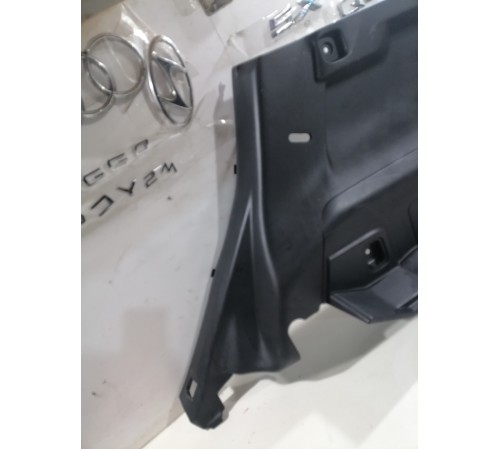 Обшивка багажника (правая)