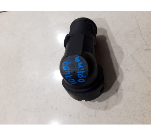 Фланец радиатора охлаждения двигателя нижний