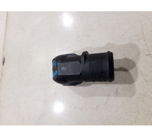 Фланец радиатора охлаждения двигателя нижний